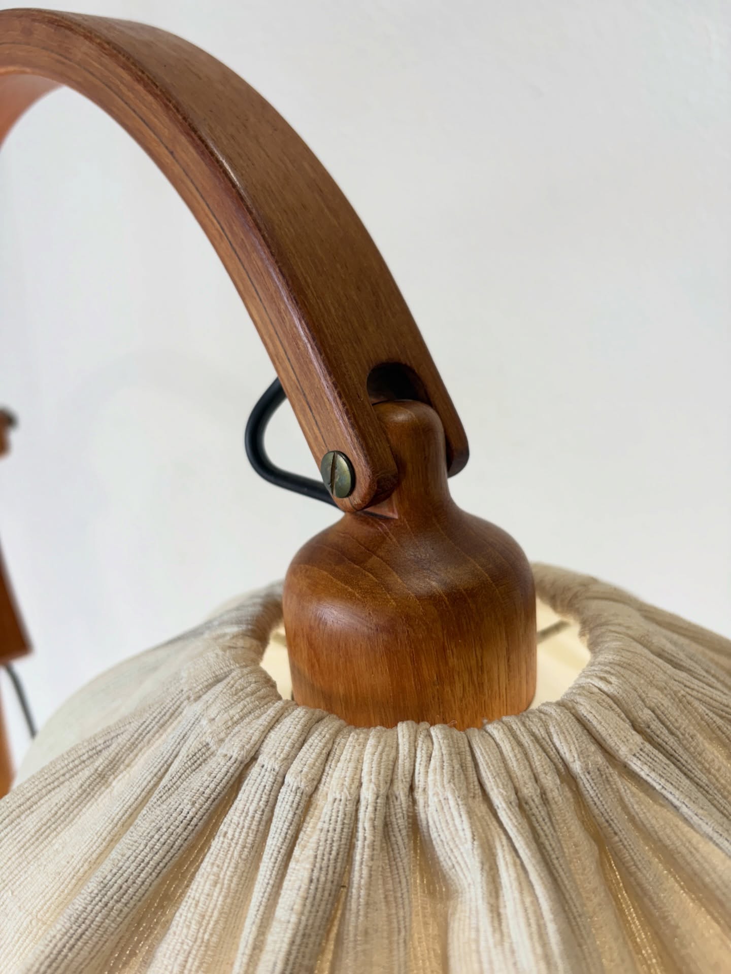tekowa lampa podłogowa prod. domus, 1960s tekowa lampa podłogowa prod. domus, 1960s