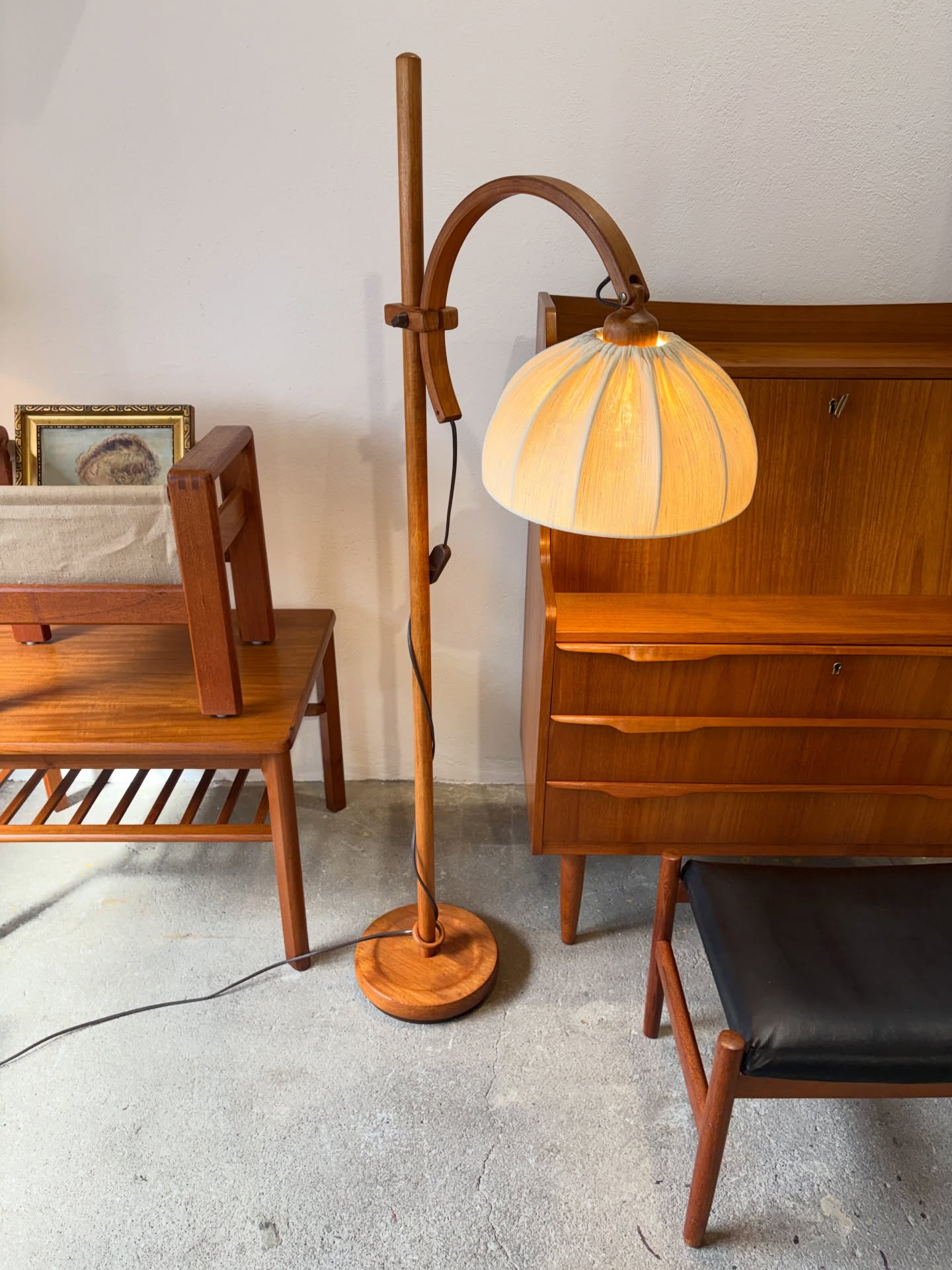 tekowa lampa podłogowa prod. domus, 1960s tekowa lampa podłogowa prod. domus, 1960s
