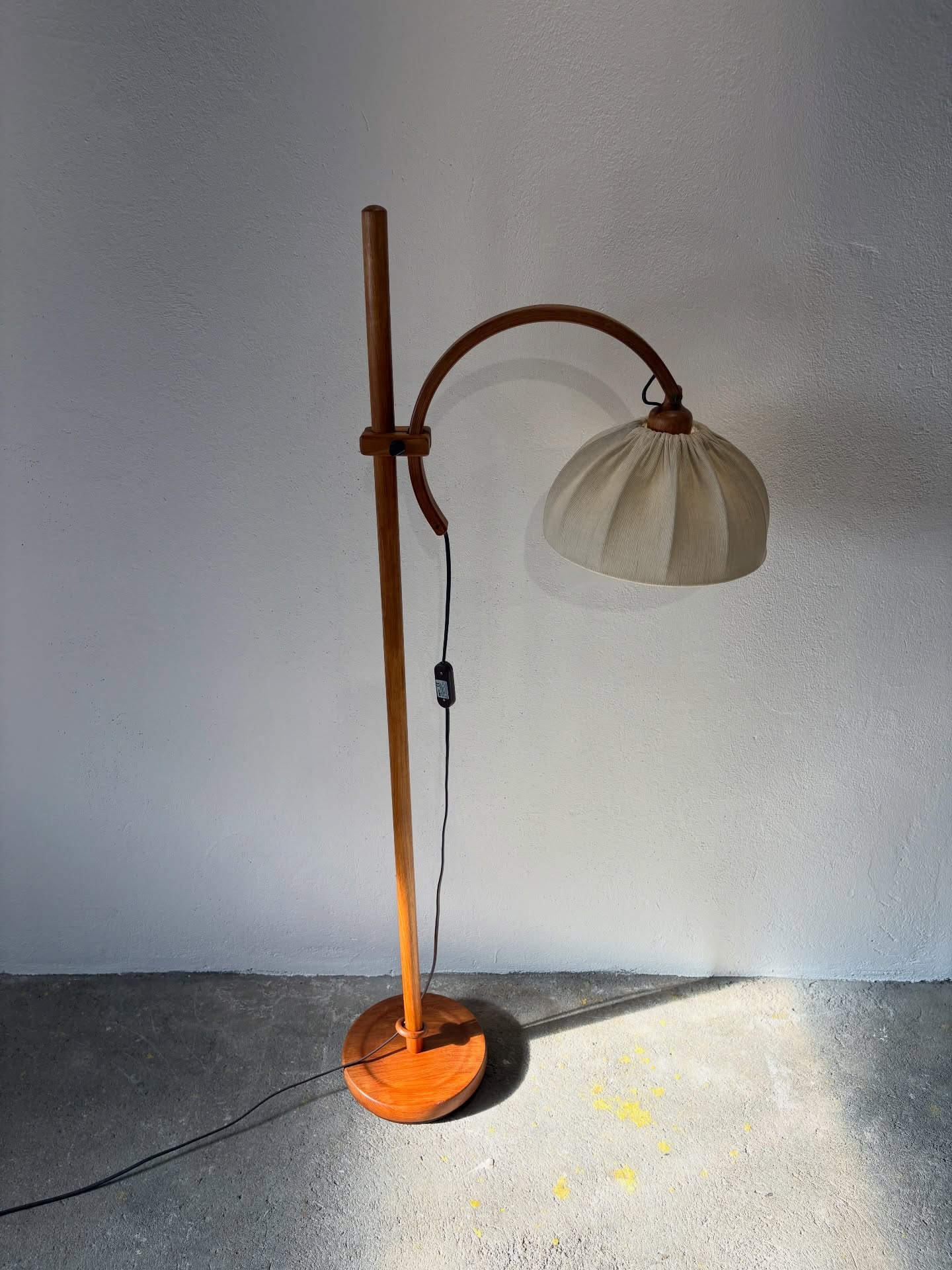 tekowa lampa podłogowa prod. domus, 1960s tekowa lampa podłogowa prod. domus, 1960s