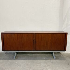 tekowa komoda, sideboard z żaluzjowym systemem drzwi, dania 1970s