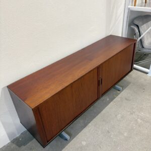 tekowa komoda, sideboard z żaluzjowym systemem drzwi, dania 1970s tekowa komoda, sideboard z żaluzjowym systemem drzwi, dania 1970s