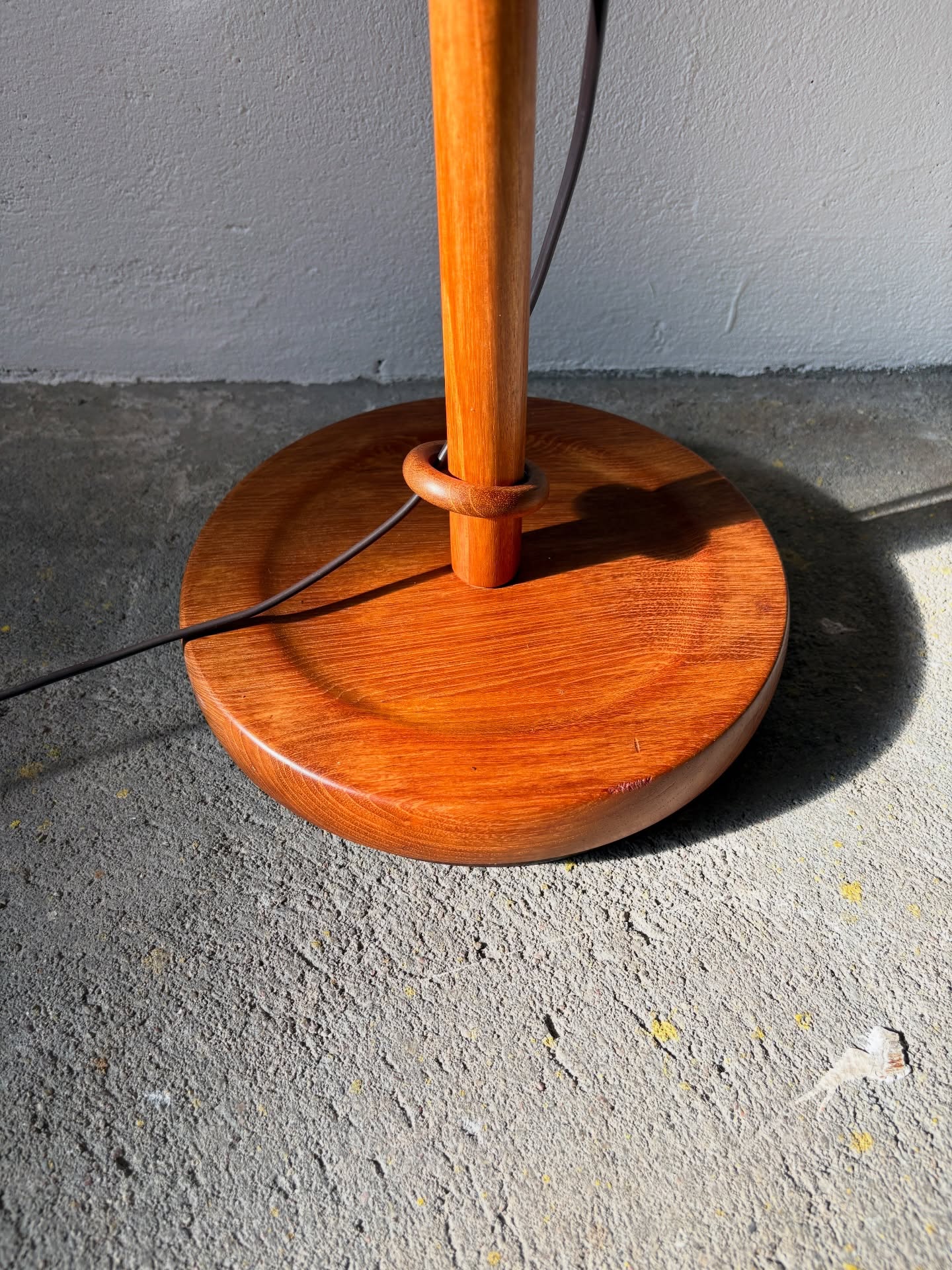 tekowa lampa podłogowa prod. domus, 1960s tekowa lampa podłogowa prod. domus, 1960s