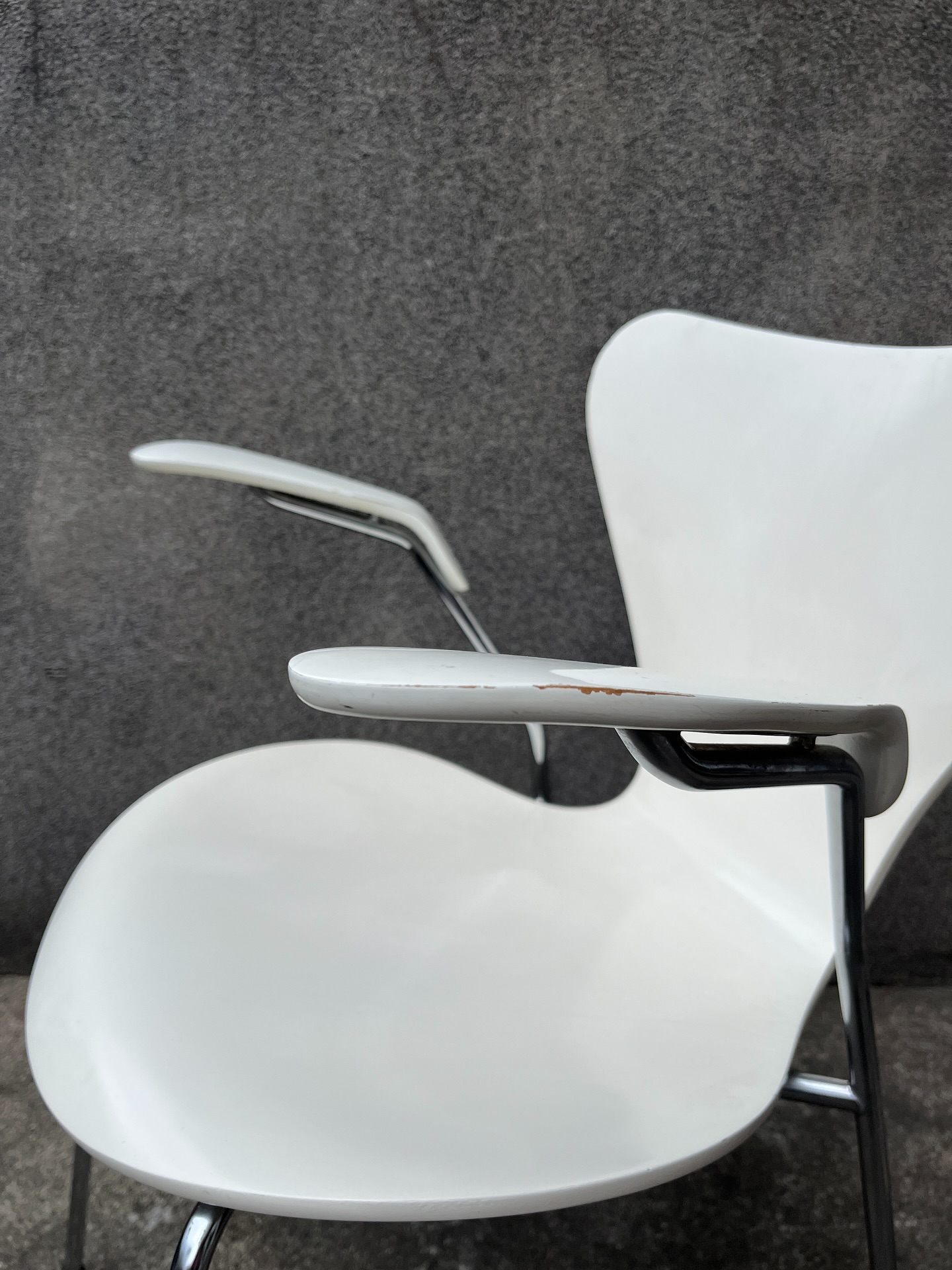 krzesło z giętej sklejki z podłokietnikami, model 3207, „seria 7” proj. arne jacobsena dla fritz hansen krzesło z giętej sklejki z podłokietnikami, model 3207, „seria 7” proj. arne jacobsena dla fritz hansen