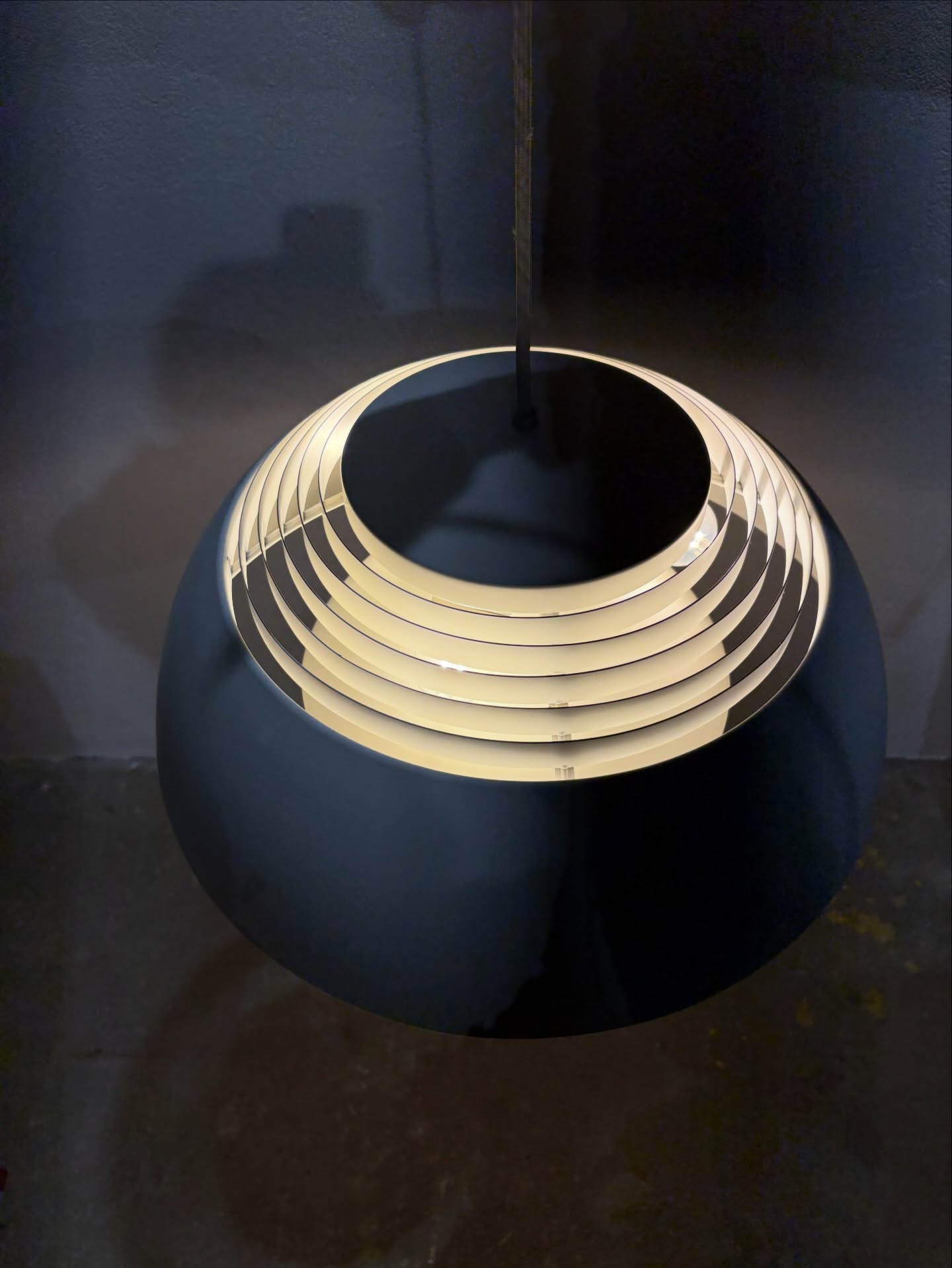 ikoniczna lampa aj royal proj. arne jacobsena dla louis poulsen, dania 1950s ikoniczna lampa aj royal proj. arne jacobsena dla louis poulsen, dania 1950s