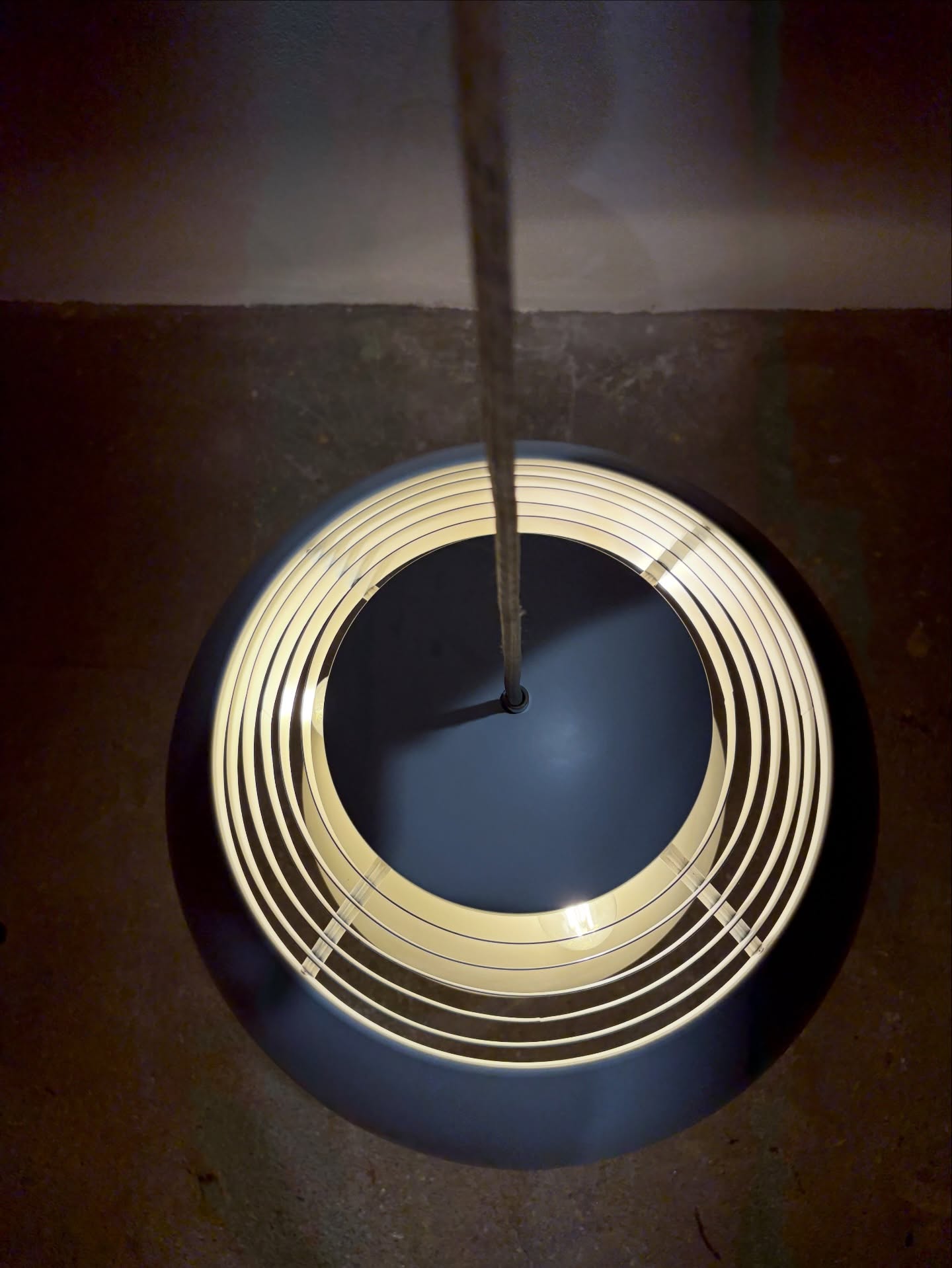 ikoniczna lampa aj royal proj. arne jacobsena dla louis poulsen, dania 1950s ikoniczna lampa aj royal proj. arne jacobsena dla louis poulsen, dania 1950s
