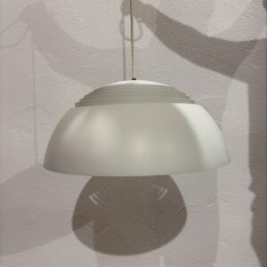 ikoniczna lampa aj royal proj. arne jacobsena dla louis poulsen, dania 1950s ikoniczna lampa aj royal proj. arne jacobsena dla louis poulsen, dania 1950s