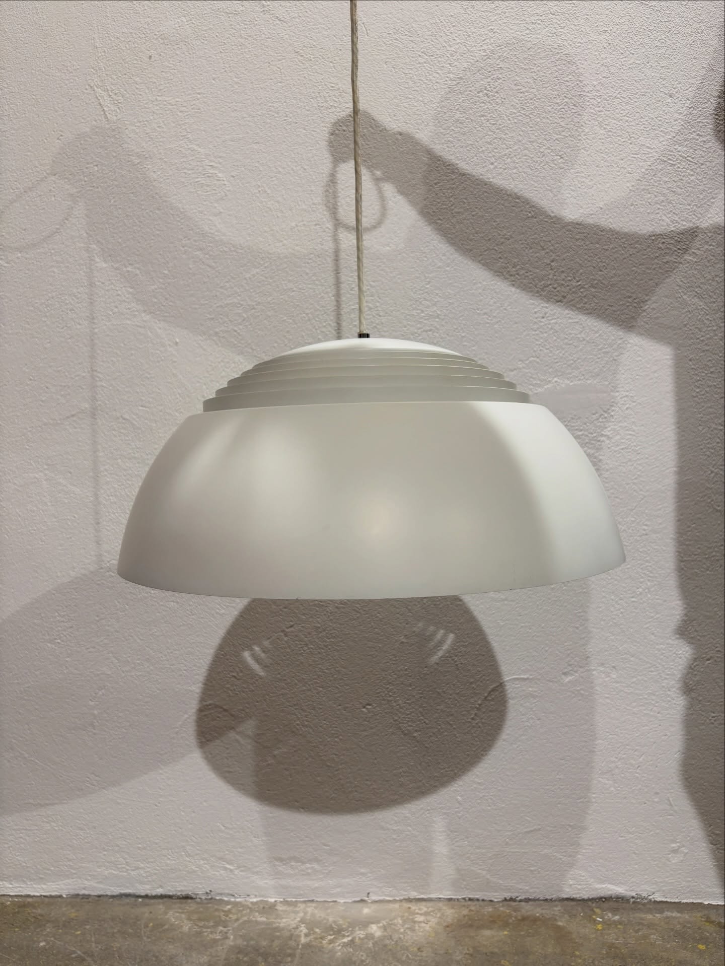 ikoniczna lampa aj royal proj. arne jacobsena dla louis poulsen, dania 1950s ikoniczna lampa aj royal proj. arne jacobsena dla louis poulsen, dania 1950s