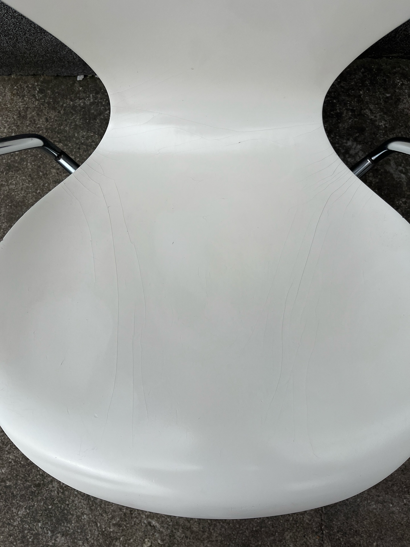 krzesło z giętej sklejki z podłokietnikami, model 3207, „seria 7” proj. arne jacobsena dla fritz hansen krzesło z giętej sklejki z podłokietnikami, model 3207, „seria 7” proj. arne jacobsena dla fritz hansen